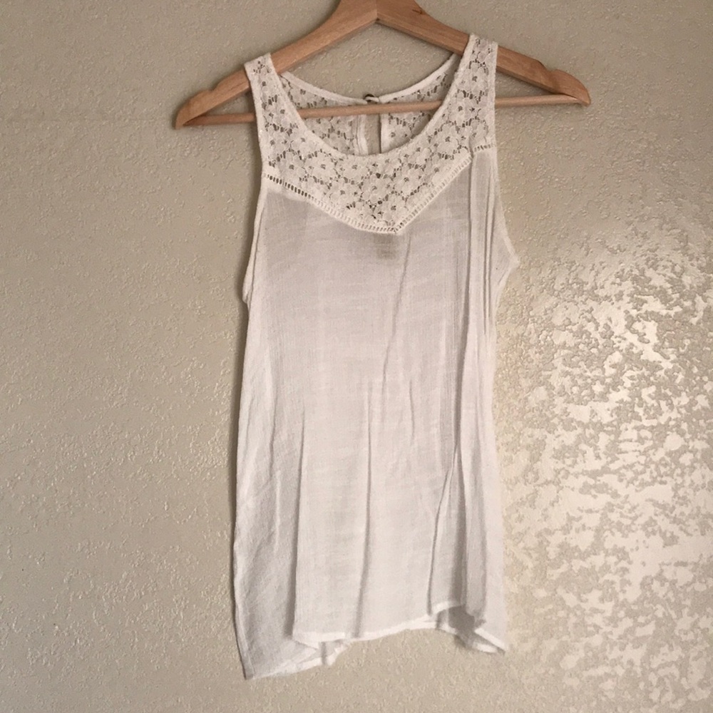 🎄(3 for $20) Semi sheer white lace top